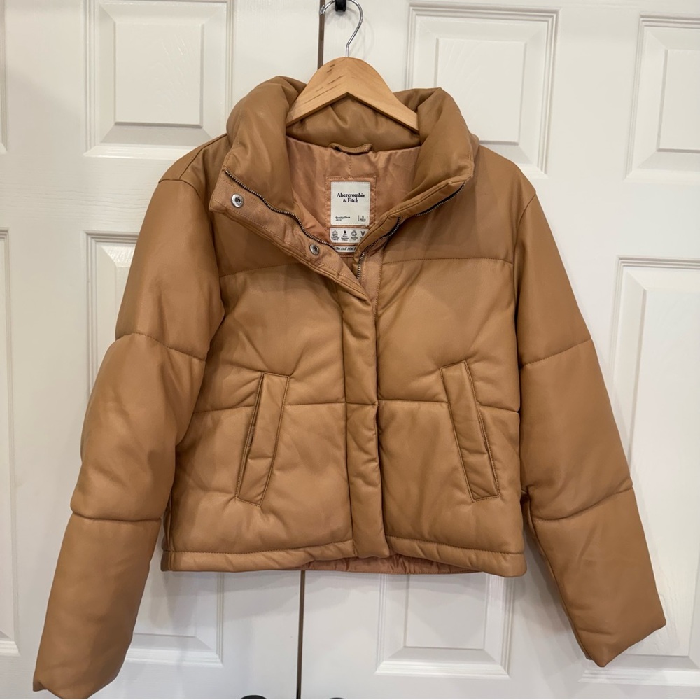 Abercrombie & Fitch The A&F Mini Puffer Vegan Leather Tan Jacket - Picture 3 of 6